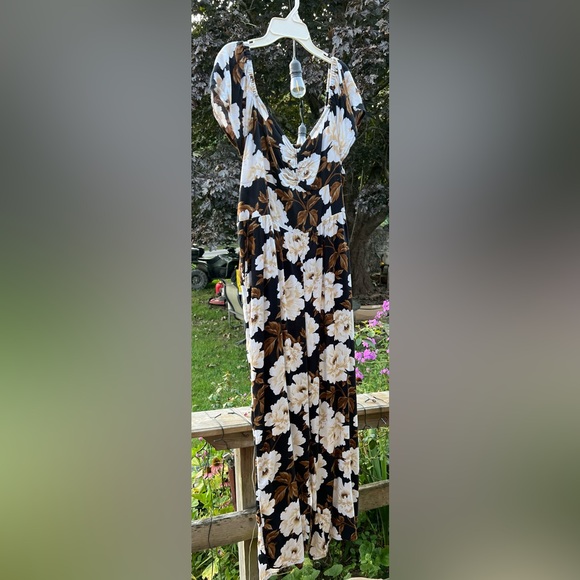 Old Navy Floral Flutter Sleeve Black Brown Floral Romper Jumpsuit Size L - Picture 8 of 9